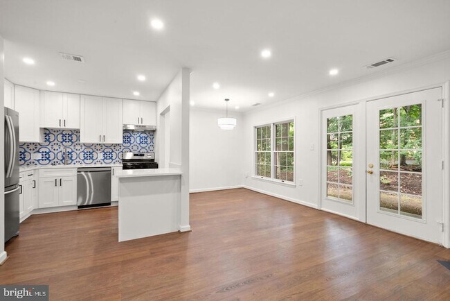 Building Photo - 7256 Glen Hollow Ct