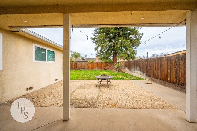 Building Photo - Fresno Eastside Home, 3BR/2BA, Modern Upgr...