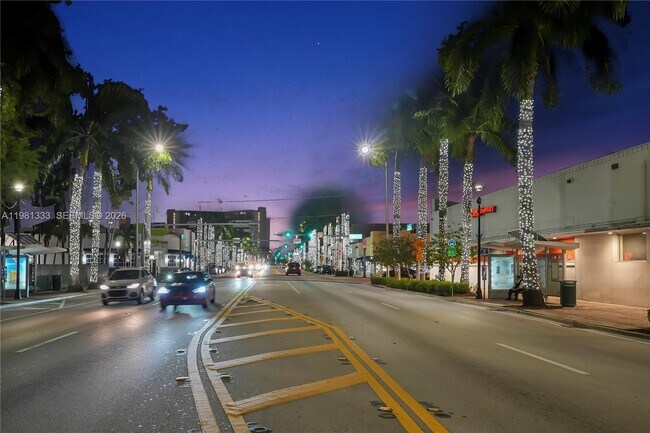 Building Photo - 3747 Prairie Ave