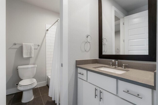 Building Photo - 6008 Florencia Ln