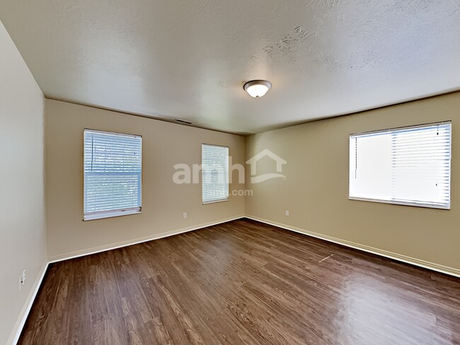 Building Photo - 3224 E Golden Eagle Rd