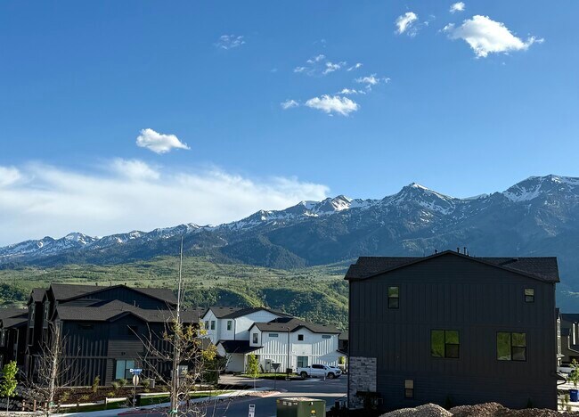 Building Photo - 5040 W Zion Rd