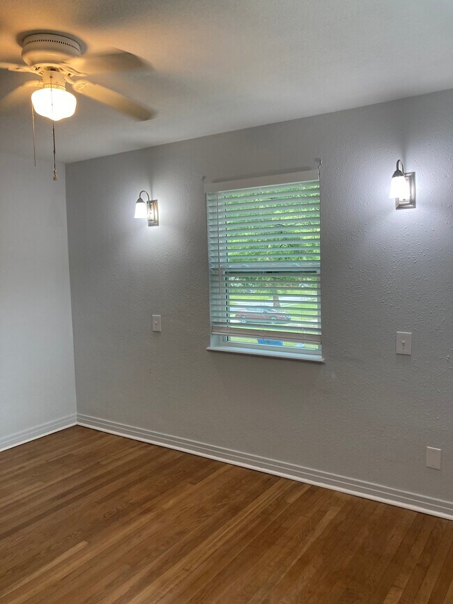 Building Photo - 6923 Gaillardia Rd S