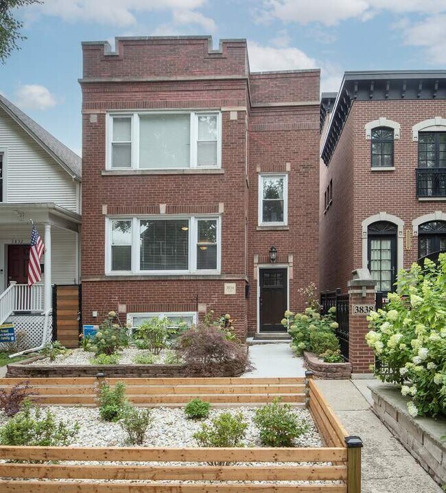 Primary Photo - 3834 N Hermitage Ave