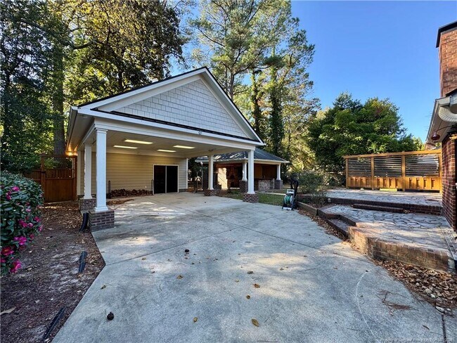 Building Photo - 2723 Huntington Rd