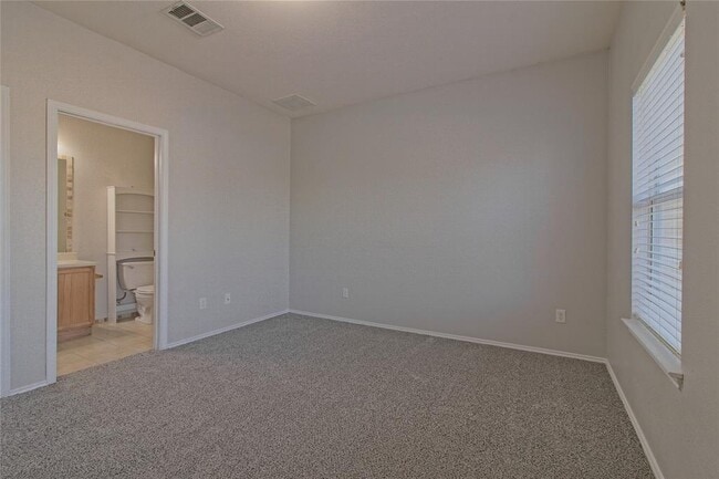 Building Photo - 1102 E 3rd St