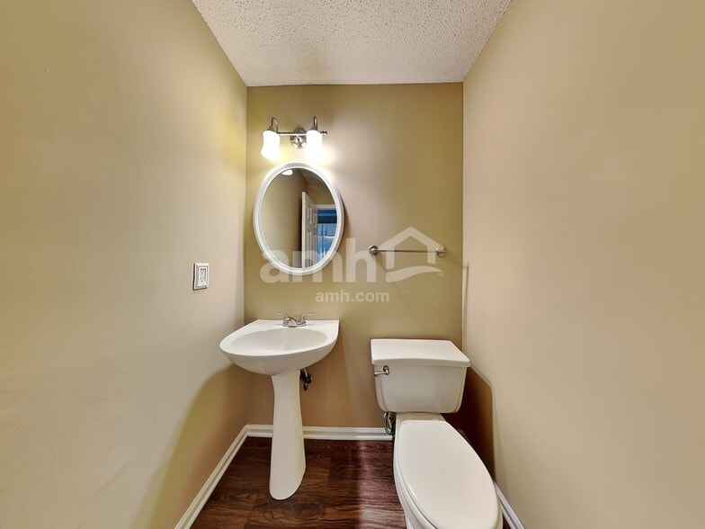 Building Photo - 5050 Toucan Ln