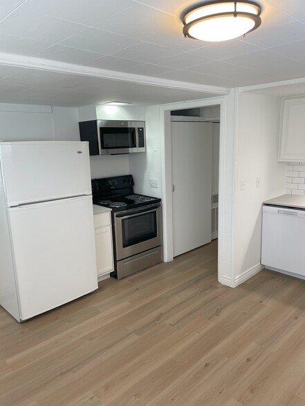 Updated Kitchen - 2258 E Claybourne Ave