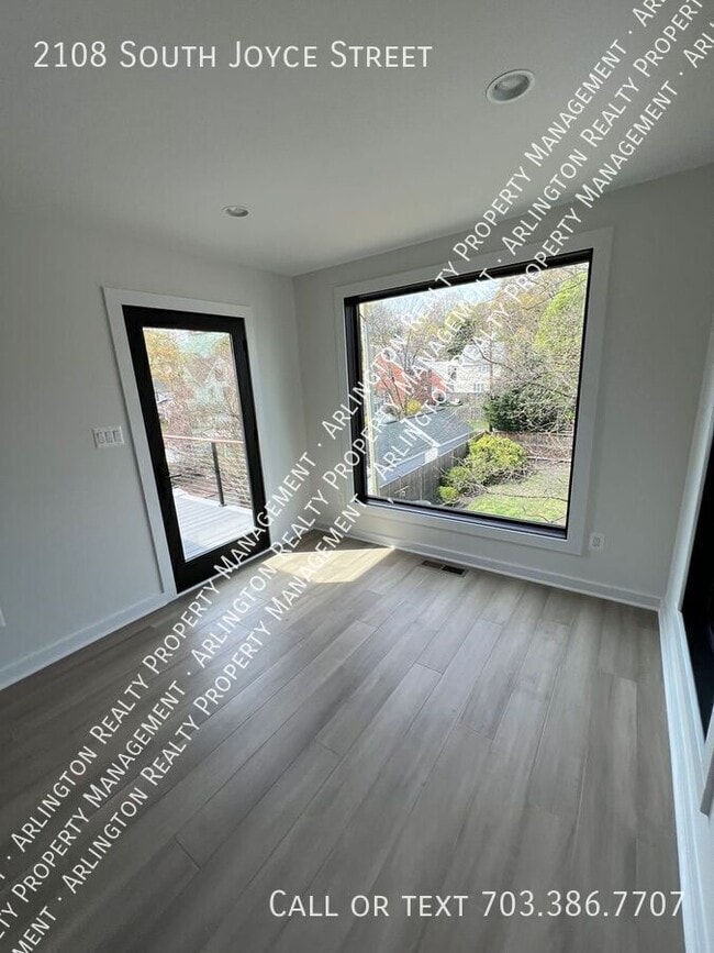 Building Photo - 2108 S Joyce St