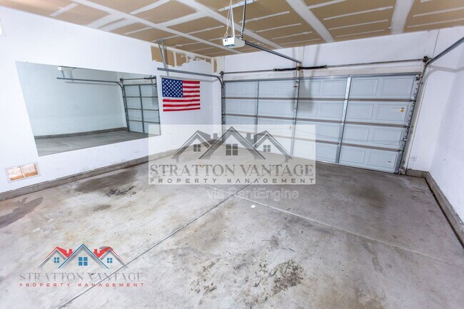 Building Photo - 16092 W Woodlands Ave