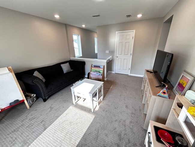 Building Photo - ? Immaculate 4 Bedroom, 3 Bath Home in Sto...