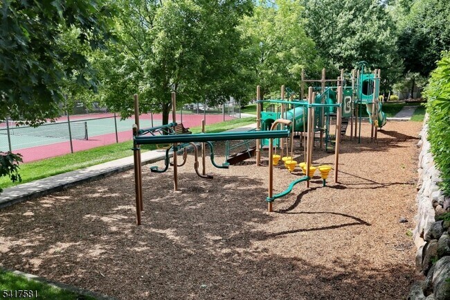 Building Photo - 2051 Charles Ct