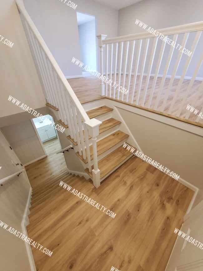 Building Photo - Absolutley Beautiful 4 Bedroom 2.5 Bath Overland Park Home-Available NOW!!