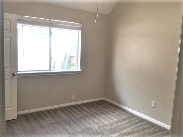 Building Photo - 4715 Meadows Edge Ln
