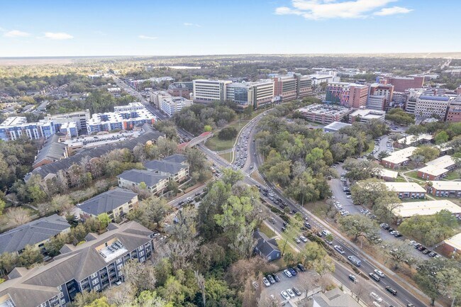 Building Photo - 949 SW 13th St