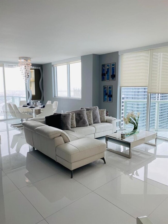 Building Photo - 253 NE 2nd St