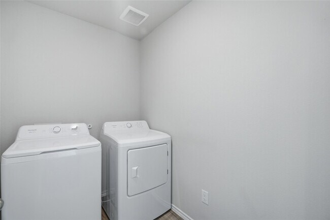 Building Photo - 312 Blanco Dr
