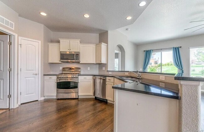 Building Photo - 495 Pasada Way