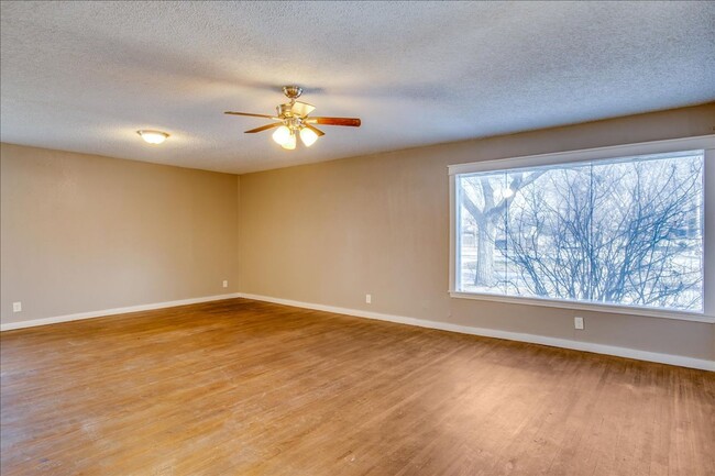 Building Photo - Spacious Townhome in Southeast Wichita