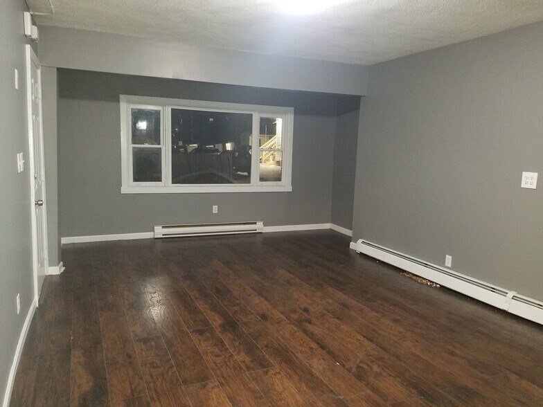 Building Photo - 897 Branch Ave