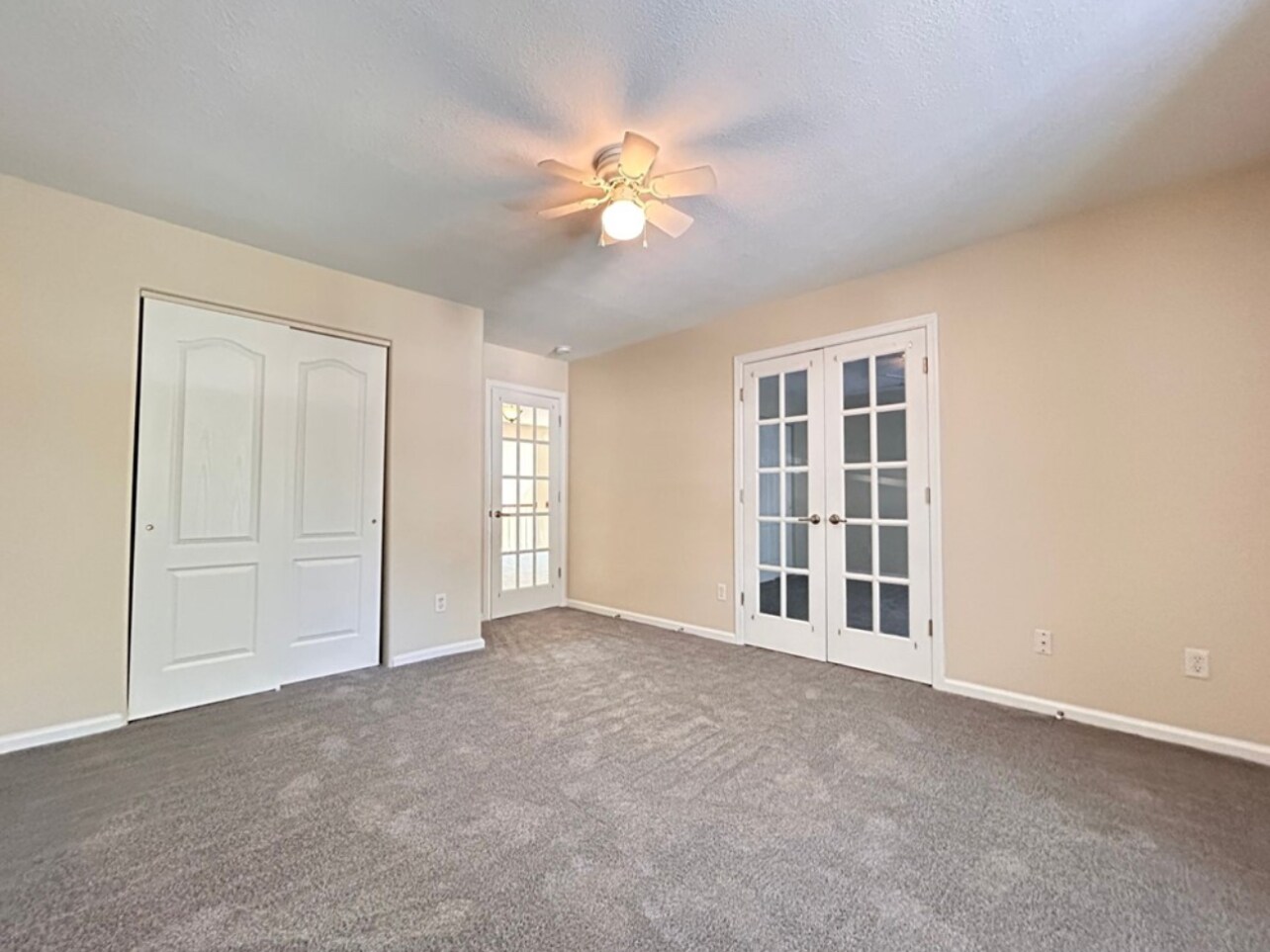 Building Photo - 927 Hunley Dr
