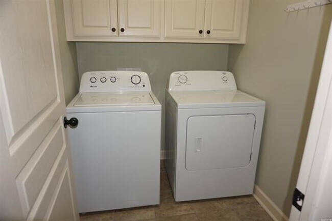 Building Photo - Beautiful Home in a Highly Desirable, Hard-to-Find Newer Neighborhood!