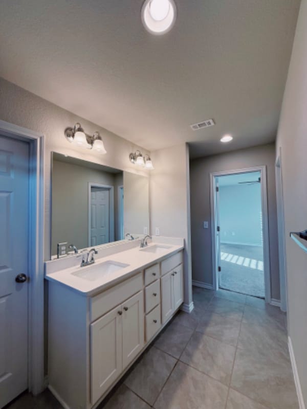 Building Photo - 7517 Saginaw Dr