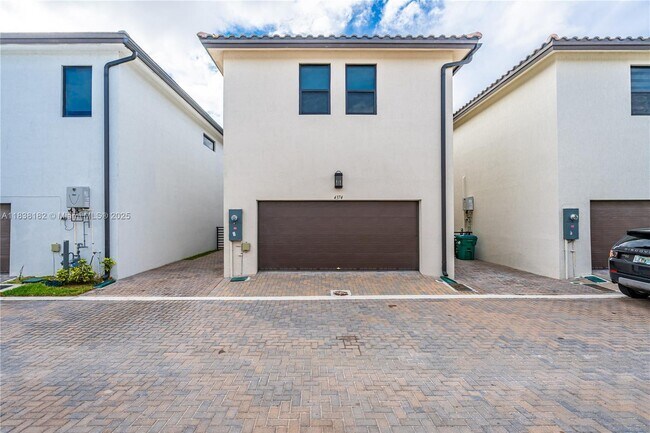 Building Photo - 4374 NW 81st Ave