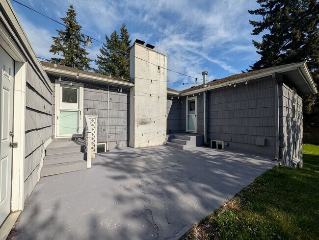 Building Photo - 5bd/2ba Burien Home