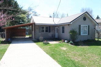 Building Photo - 40 58th St SE