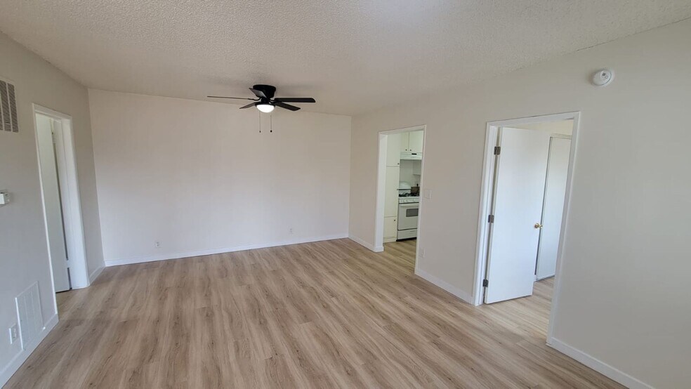 Building Photo - 13115 Oxnard St