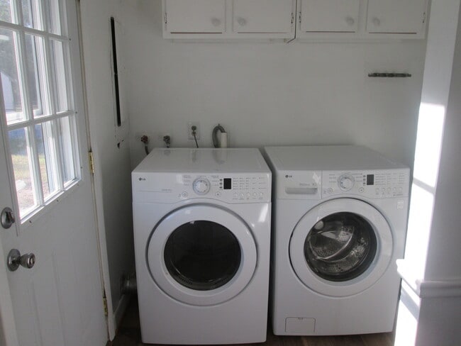 Building Photo - Three Bedroom Highland Springs Home. Large...