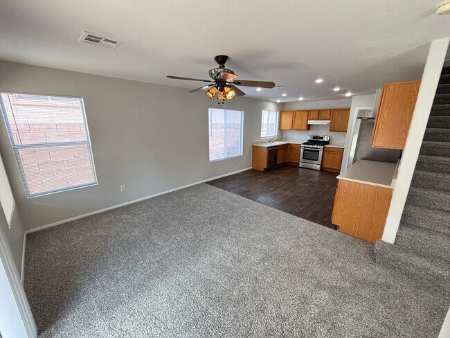 Building Photo - Beautiful 4Bed/3Bath/2Car residence located in Summerlin near Town Center Drive