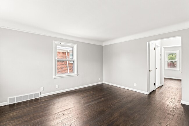Building Photo - 6938 Fenton St