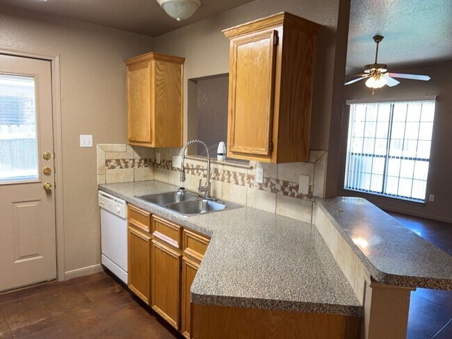 Building Photo - 1203 Cinch Dr