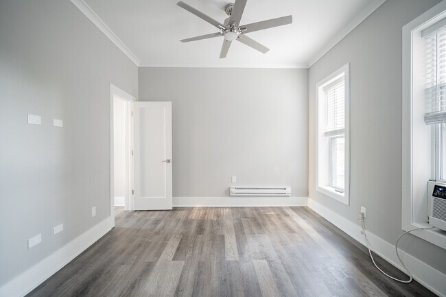 Building Photo - 1472 W Erie St