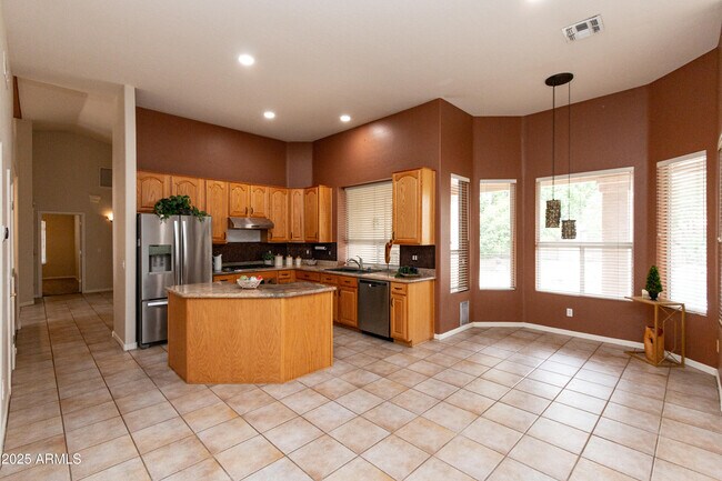 Building Photo - 6321 W Linda Ln