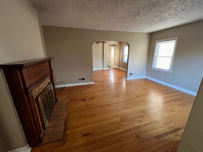 Building Photo - 125-131 Chase Rd