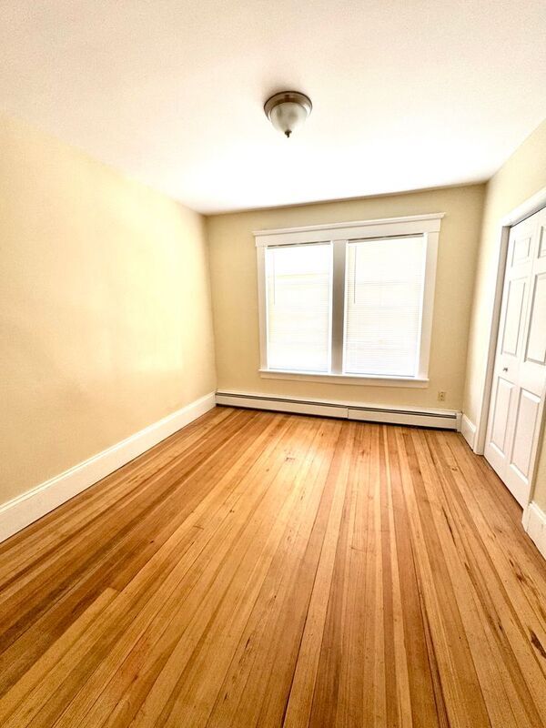 Building Photo - 15 Casimir St