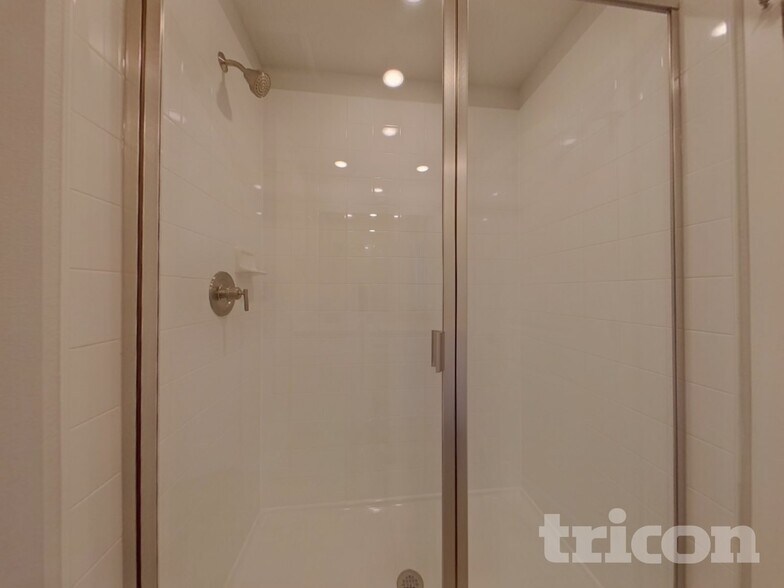 Building Photo - 2214 Flower Blossom Ave