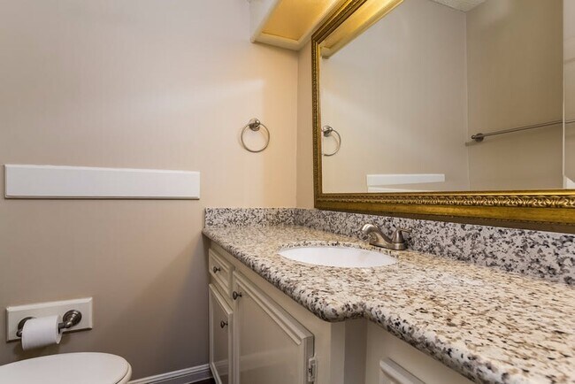 Building Photo - 3822 Stillview Dr