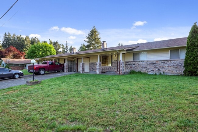 Building Photo - MOVE IN READY NOW! 3 bedrooms, 1.5 baths 1 car garage. Easy JBLM commute! North Thurston School D...