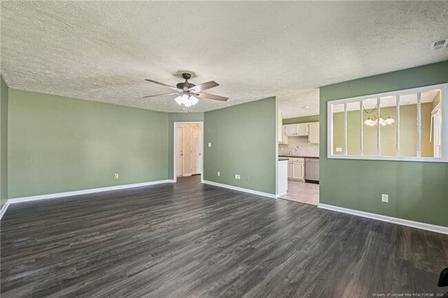 Building Photo - 2932 Chillingworth Dr