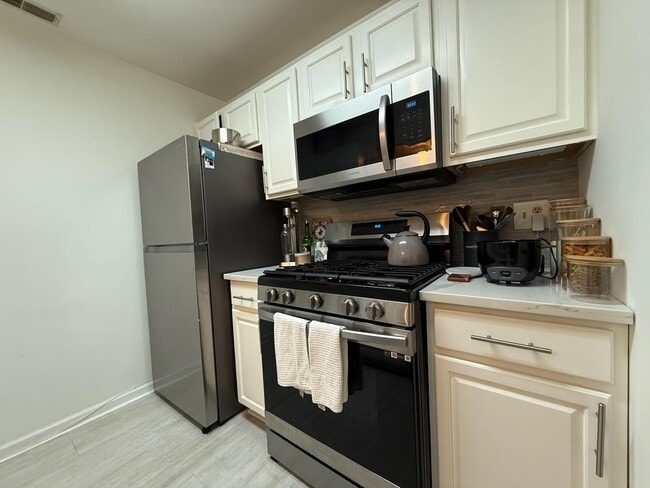 Building Photo - 267 GATES Ave