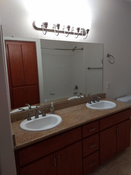 Building Photo - 5302 E Van Buren St