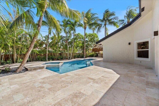 Building Photo - 1132 NE 3rd Ave