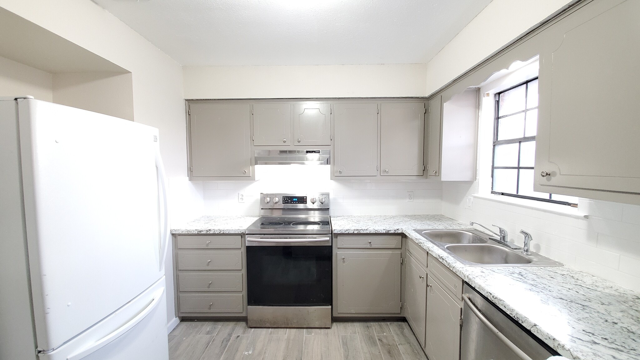 Building Photo - 2042 Magill St