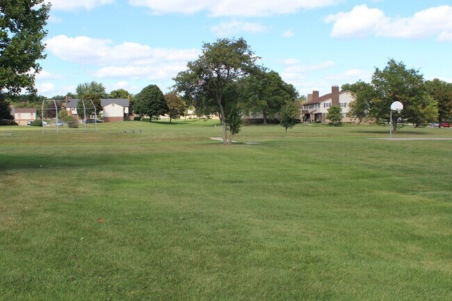 Building Photo - 42169 Gladwin St