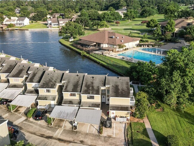 Building Photo - 3 April Point Dr S