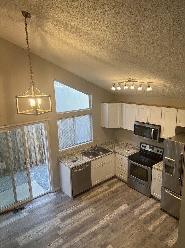 Building Photo - 17676 E Bethany Cir